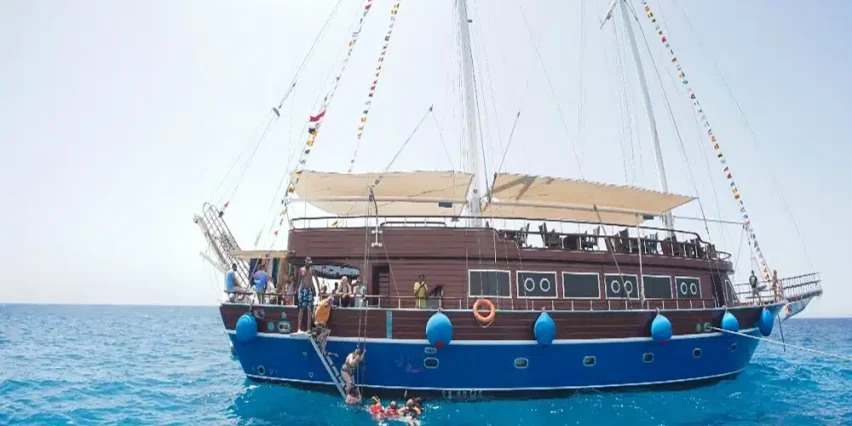 رحلة مركب البايرتس في شرم الشيخ.