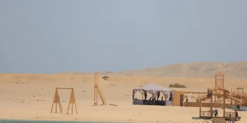 شاطي رملي جزيرة امواج