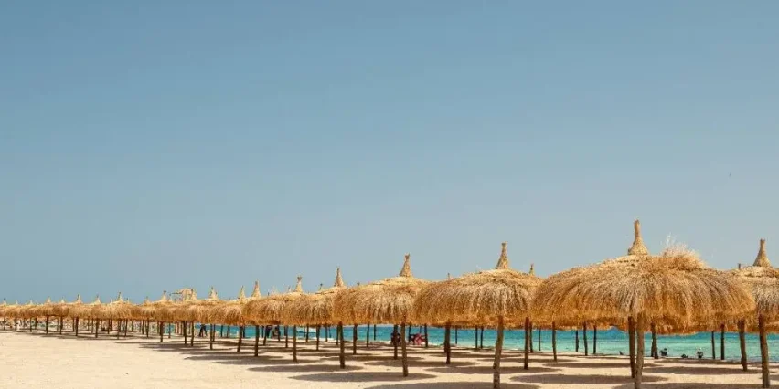 شمسيات جزيرة امواج الغردقة