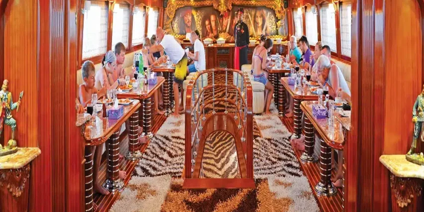 صالون مركب بايرتس شرم الشيخ